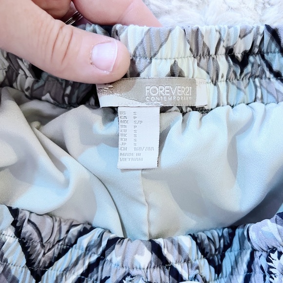 Great Condition | Forever 21 | Small | Geometric Pattern | Slip On Elastic Waist - Picture 3 of 8